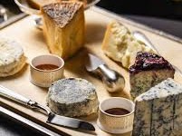Torino, Sulle strade del tè: formaggi locali e tè pregiati